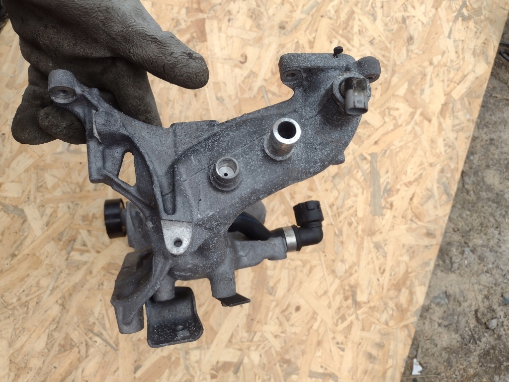 Кронштейн генератора mercedes gla 2.2 d Недорого