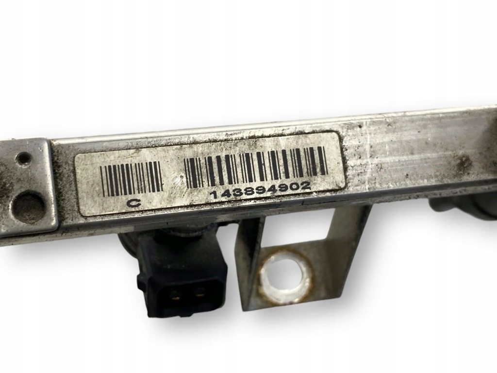 Bmw 5 e60 e61 2200cm3 бензин шланг топливный 143894002 Оригинал