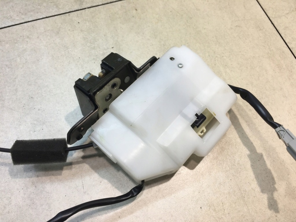 фото №6, Замок мікровимикач кришки багажника civic vii 5d