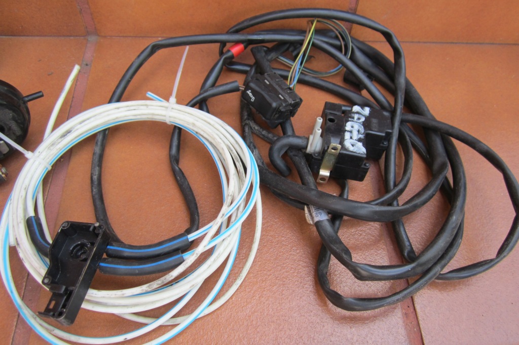 фото №11, Mercedes w124 e sedan полиця задня сіра жабо підголівники джгут