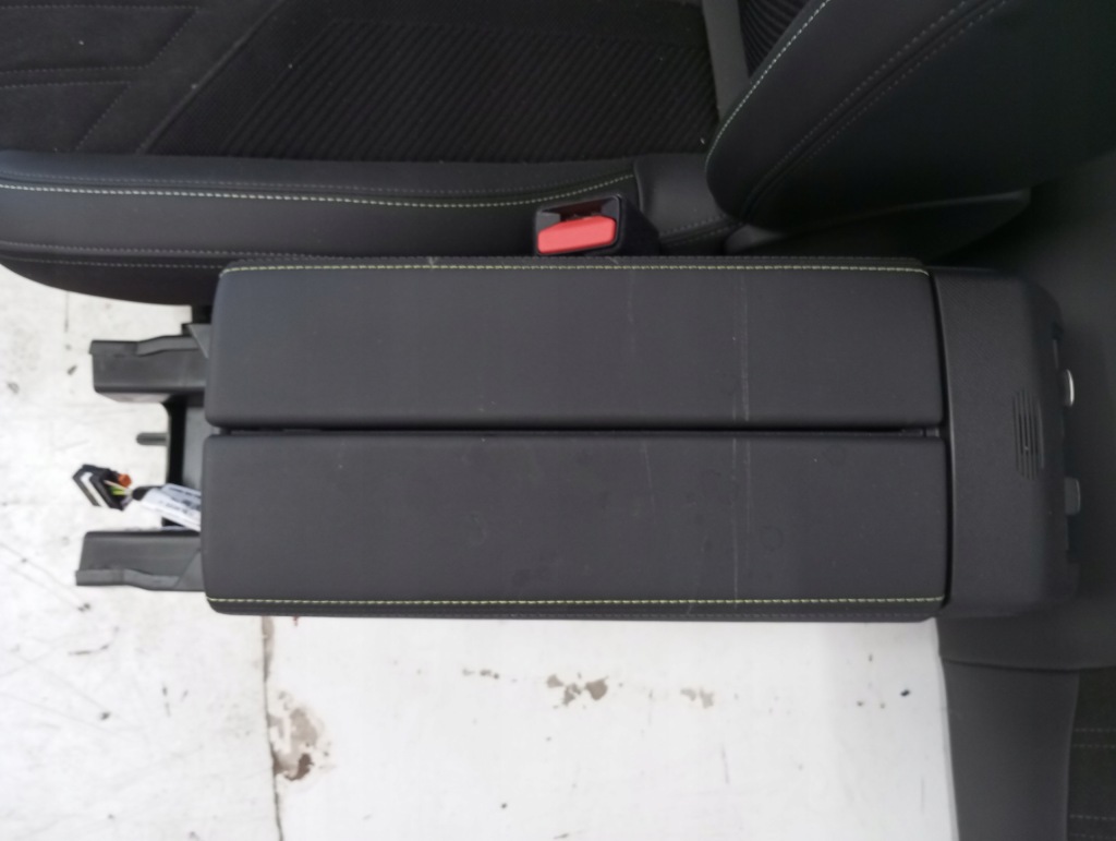 Обивка pół кожа сиденья peugeot 408 Доставка