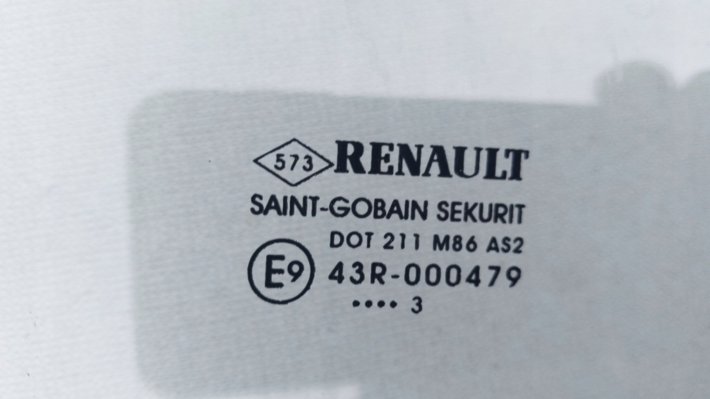 Скло правий передня renault megane 3 Ціна