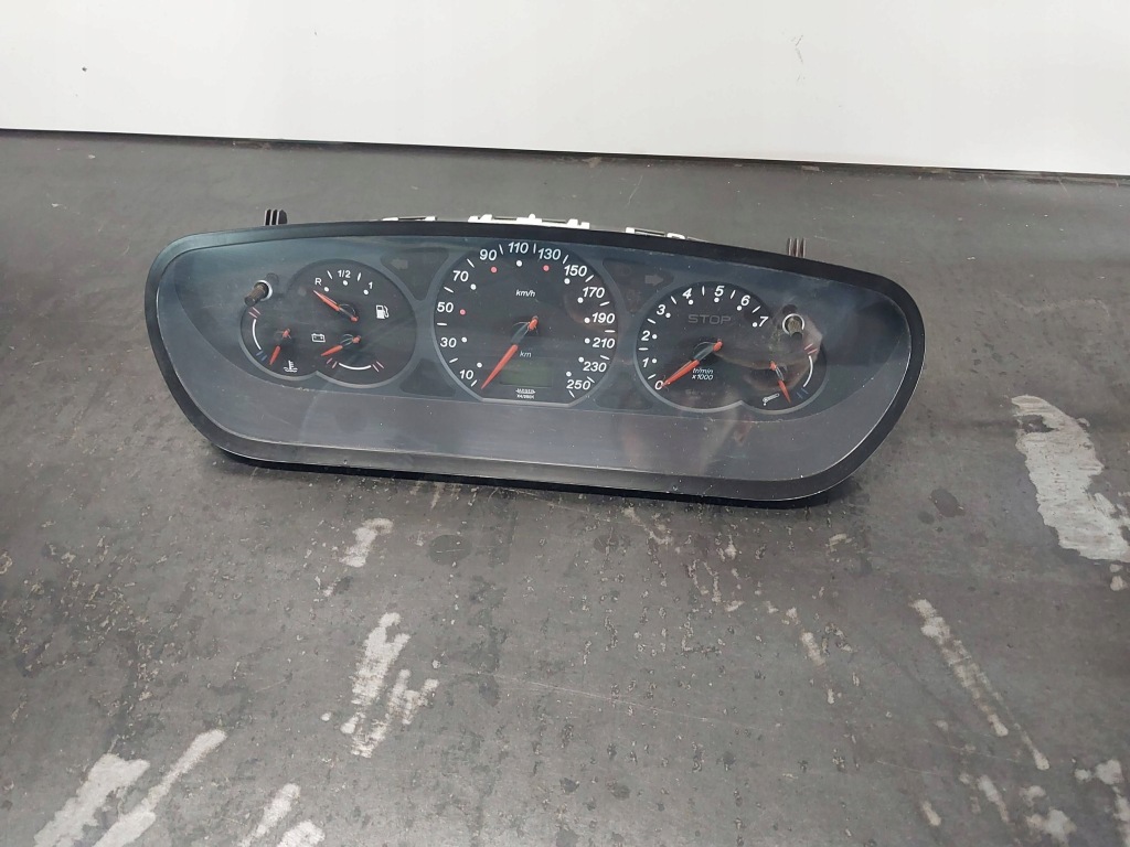 Счетчик / спидометр citroen c5 9651481380 Оригинал