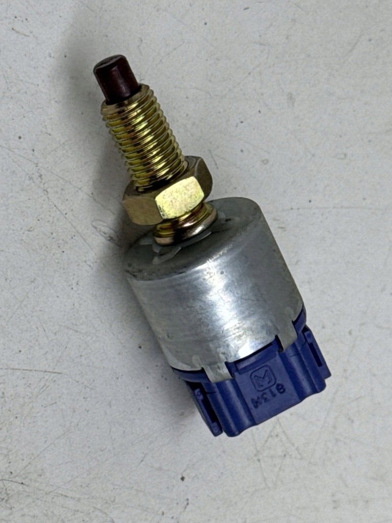 фото №1, Датчик педали тормоза 1999 lexus ls 400