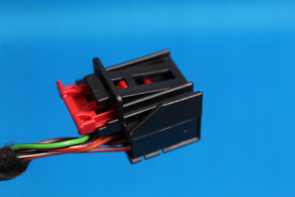 фото №11, Штекер audi a1 11- 1k0972928 оригинальный номер vag