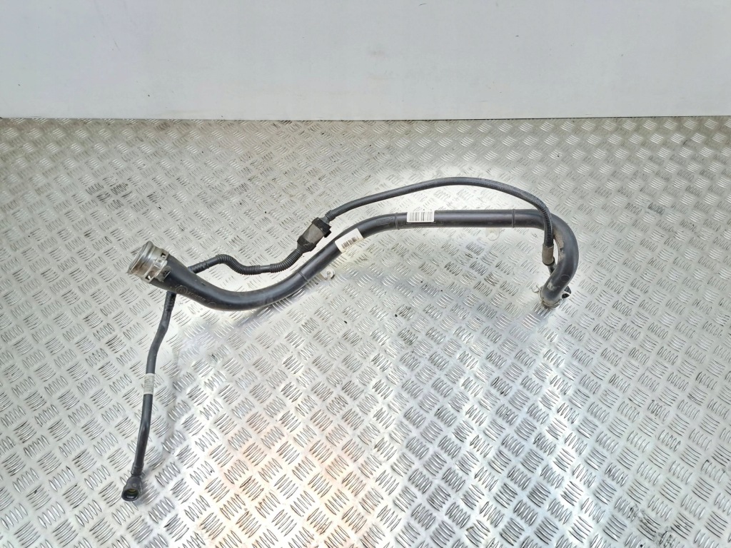 фото №1, Bmw 7 f01 f02 f03 f04 2013 труба заливной топлива