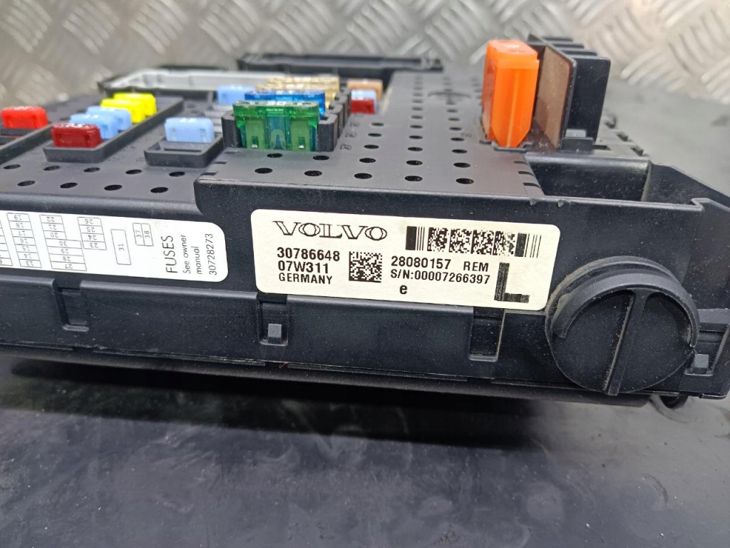 фото №3, Volvo v70 ii lift коробка предохранителей 30786648