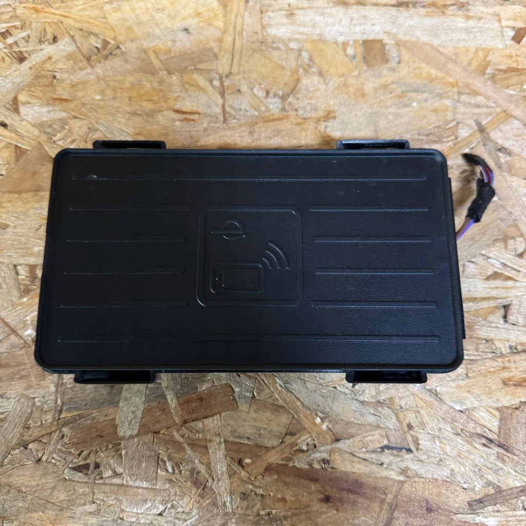 фото №1, Зарядний пристрій індукційна audi q3 83a