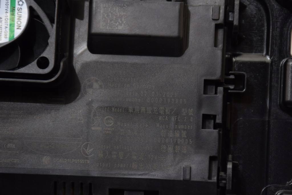 фото №8, Bmw 7 i7 g70 підставка na телефон зарядний пристрій індукційна wireless зарядка