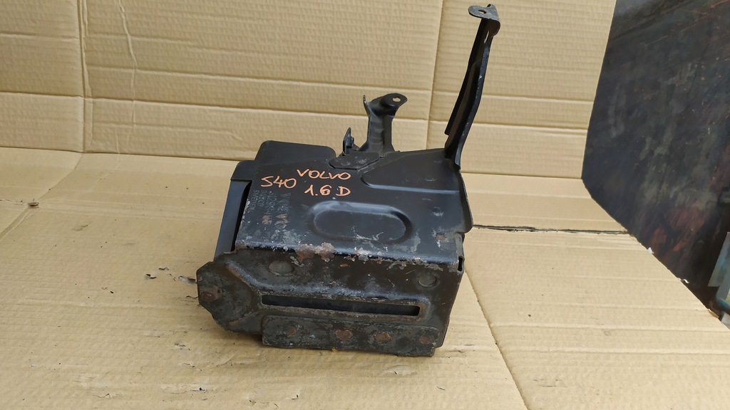 фото №6, Volvo s40 ii 1.6 d аккумулятор запуск стоп кронштейн