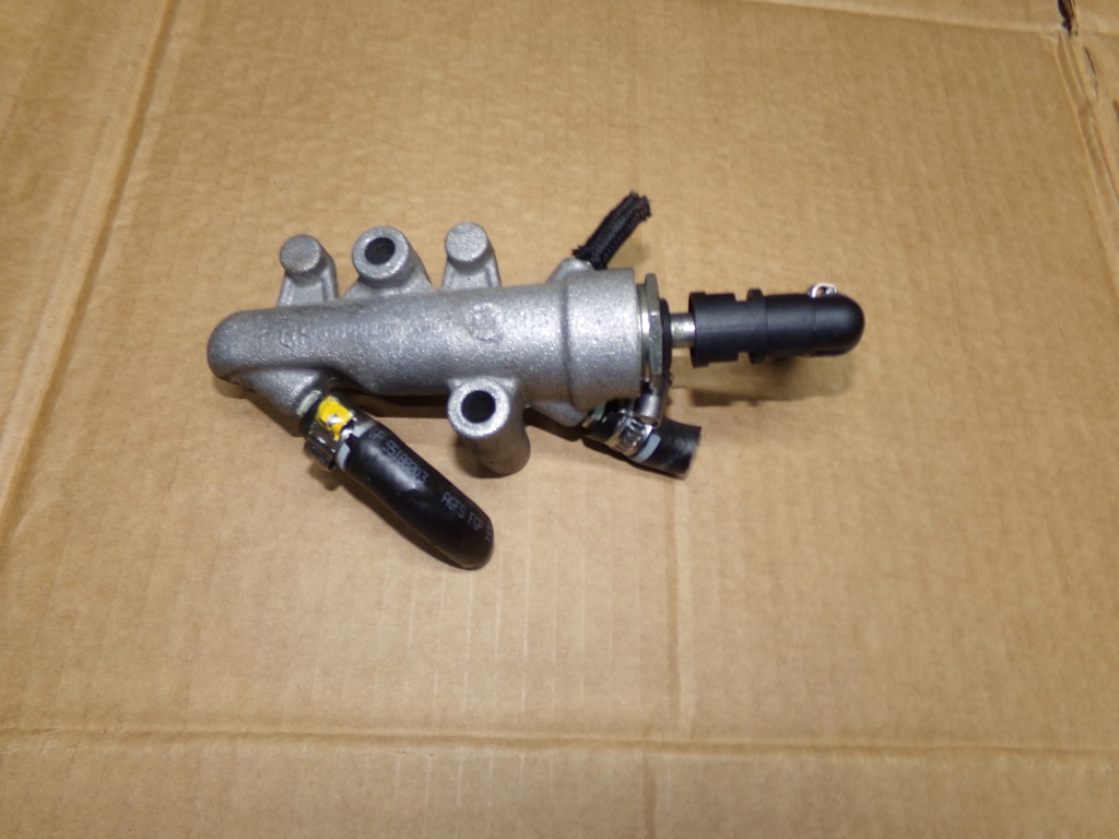 Купить Распределитель топлива 55188200 astra h zafira b 1.9 cdti