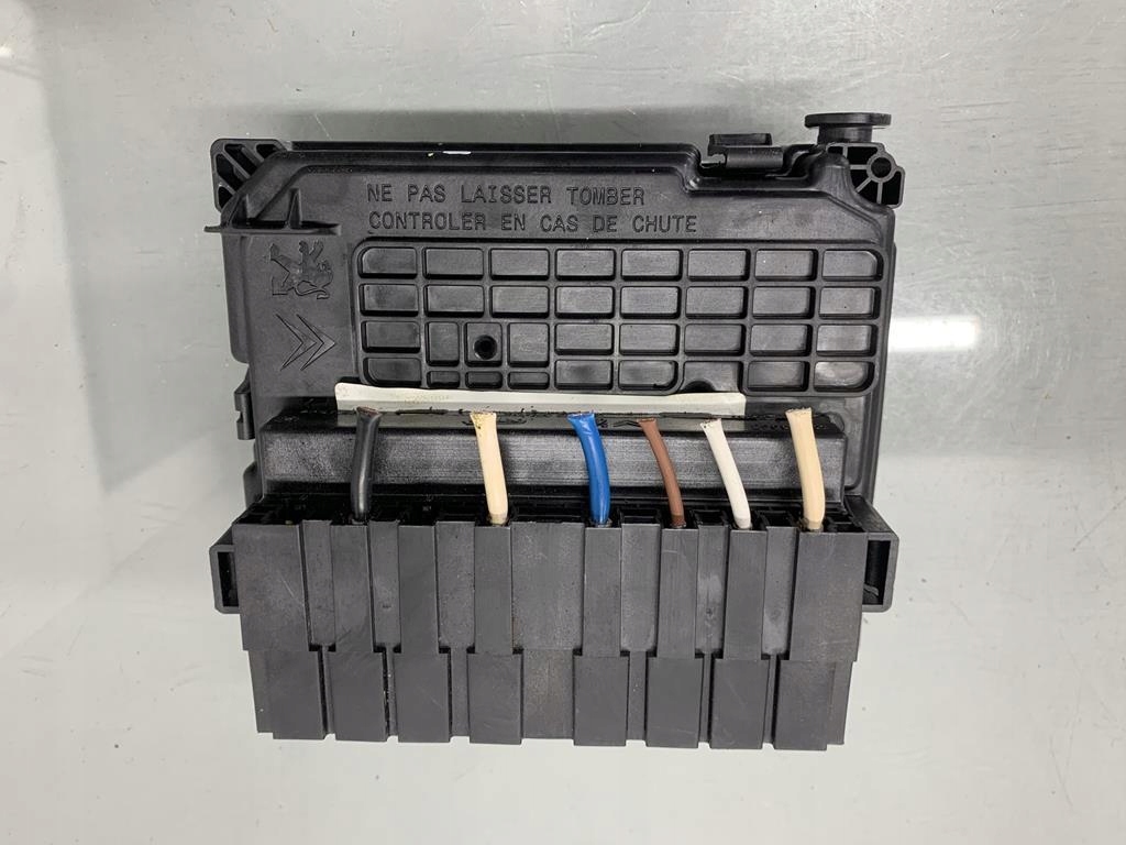 фото №3, Коробка предохранителей bsm citroen c3 ii lift 1.2 vti 16 r 9667199680