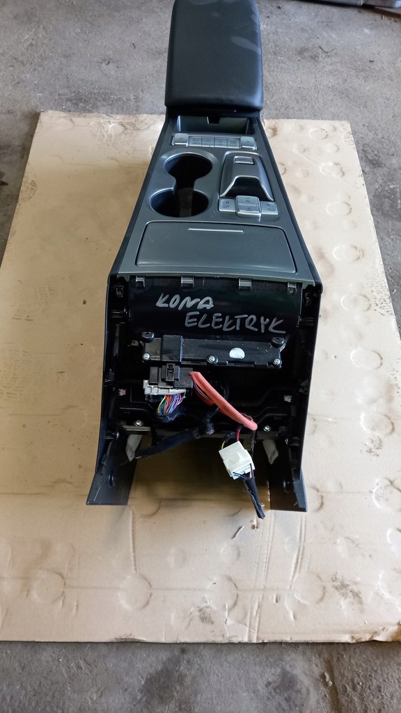 фото №7, Hyundai kona 2021 ev тунель середній панель рамка перемикач підлокітник