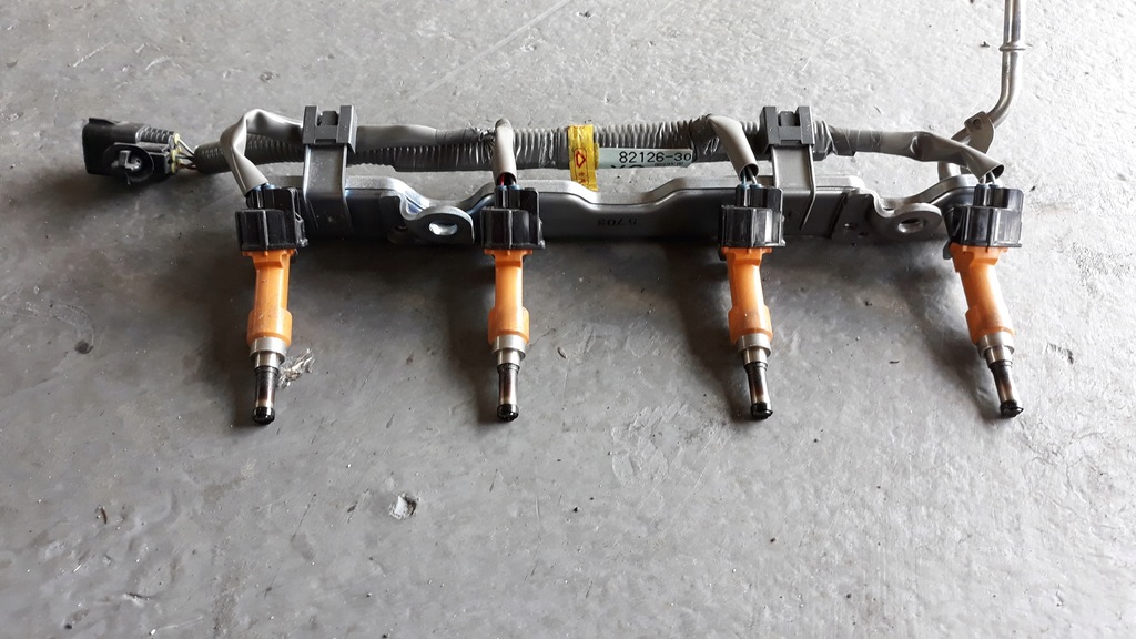 фото №1, Lexus is iii 300h 2013- 2.5h молдинг упорскування