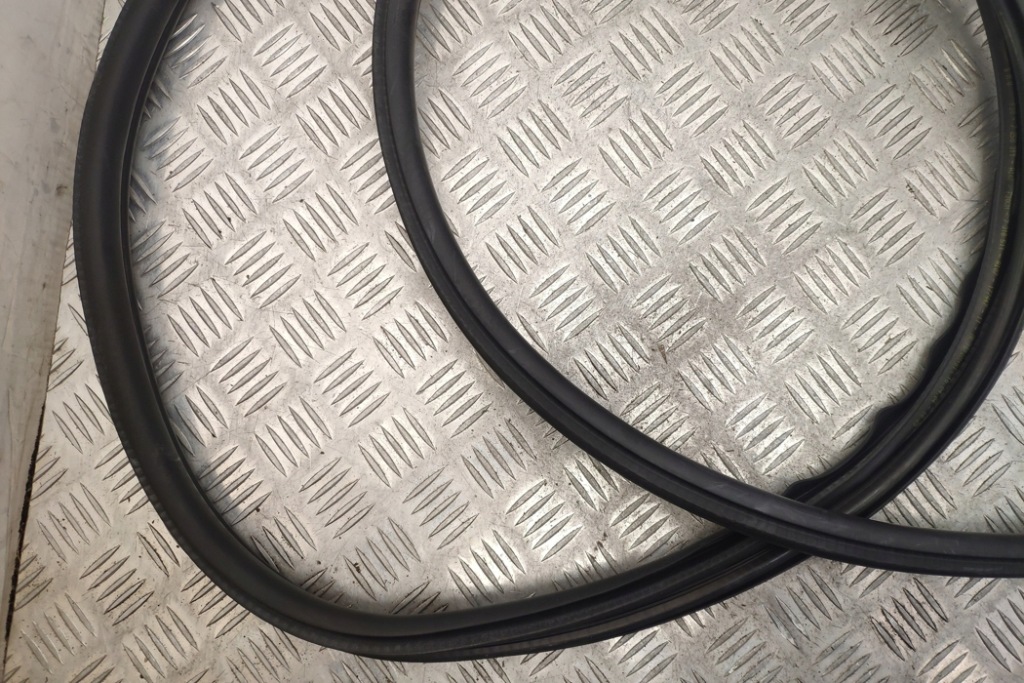 фото №8, Прокладка задних левых дверь bmw 3 f30, f80 7258311 2.0l бензиновый 135kw