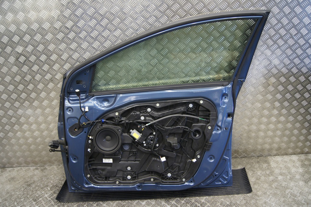 фото №10, Hyundai i40 дверь правое перед передние yu6