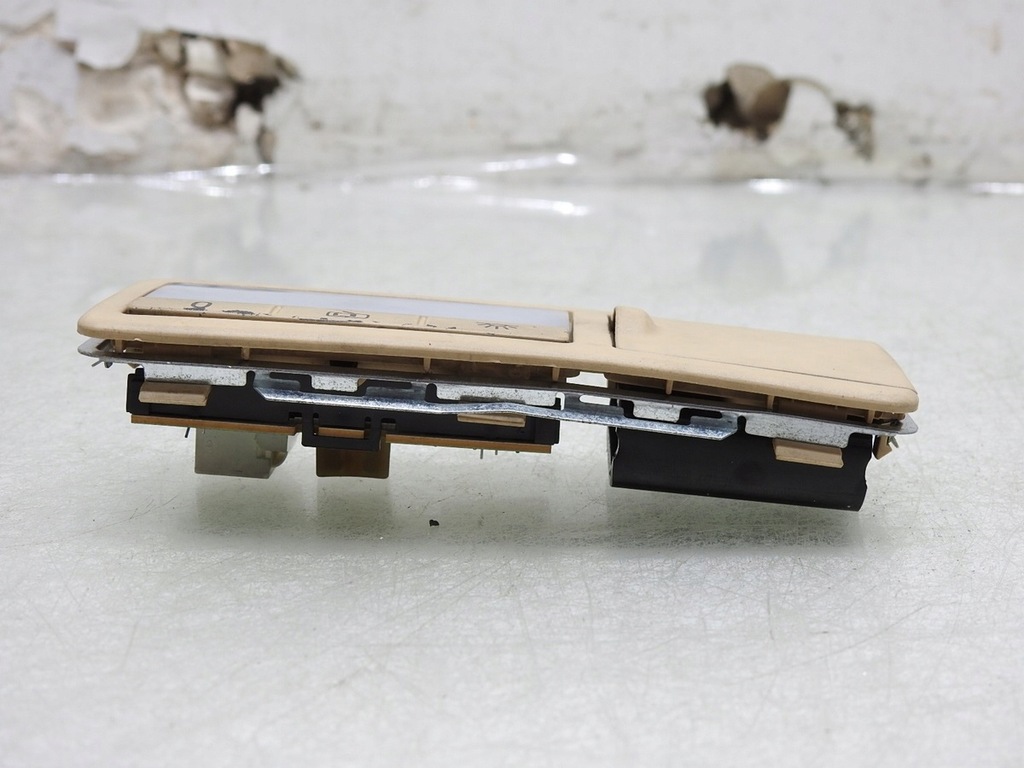 фото №7, Лампа освітлення стельовий лівий задня touareg i