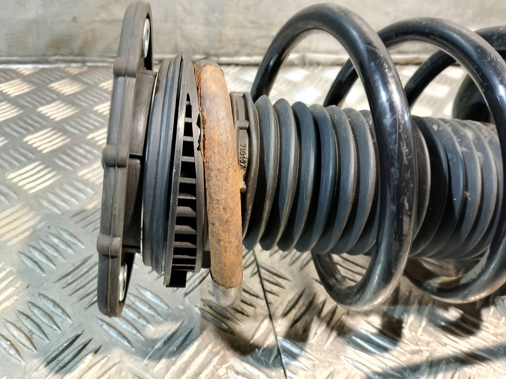 Амортизаторна стійка праві амортизатор + пружина + поворотний кулак ford focus mk3 1.6 tdci Недорого