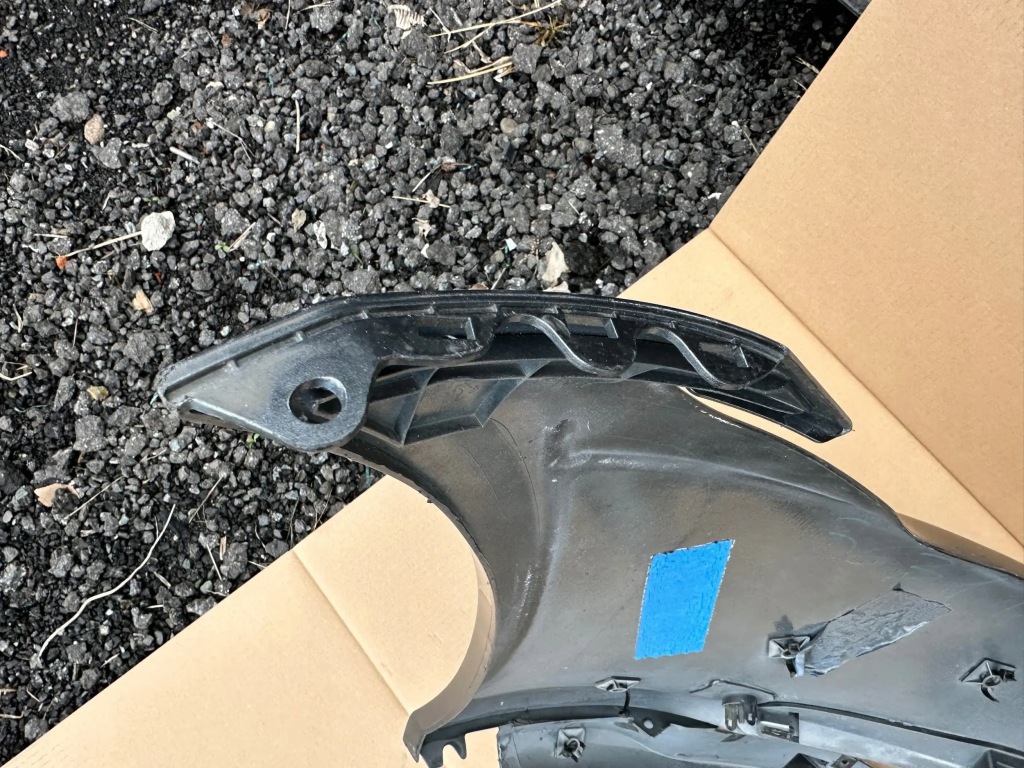 Бампер ferrari roma оригінал перед гарний стан ні клеєний Недорого