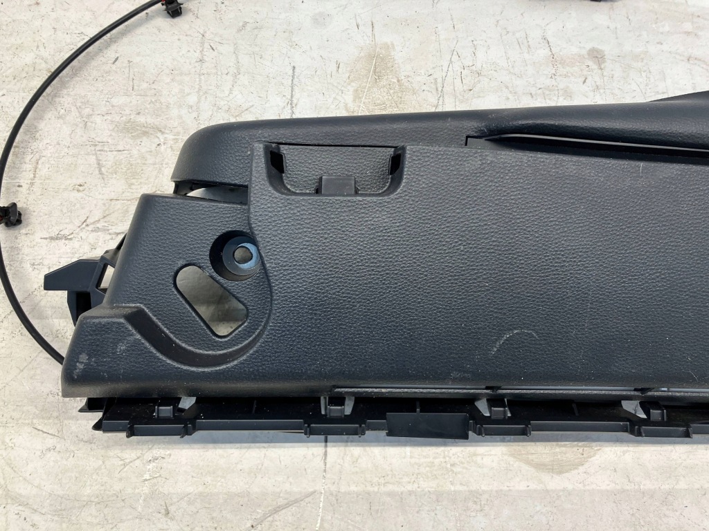 Corolla e21 универсал обшивка багажника góra правая правый с led ручка Оригинал