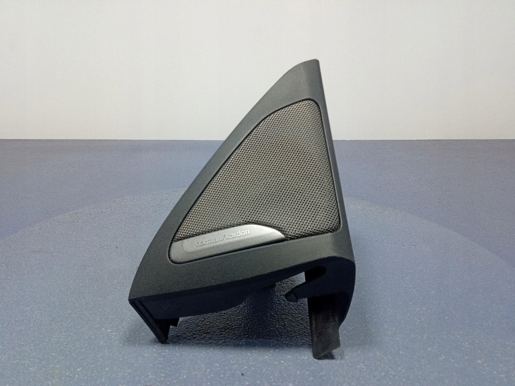 Купить Bmw x6 g06 накладка защита динамика правая перед harman kardon 7455706