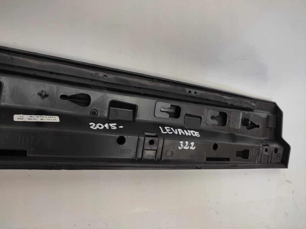 фото №7, Maserati levante молдинг двері права задня задня 17-