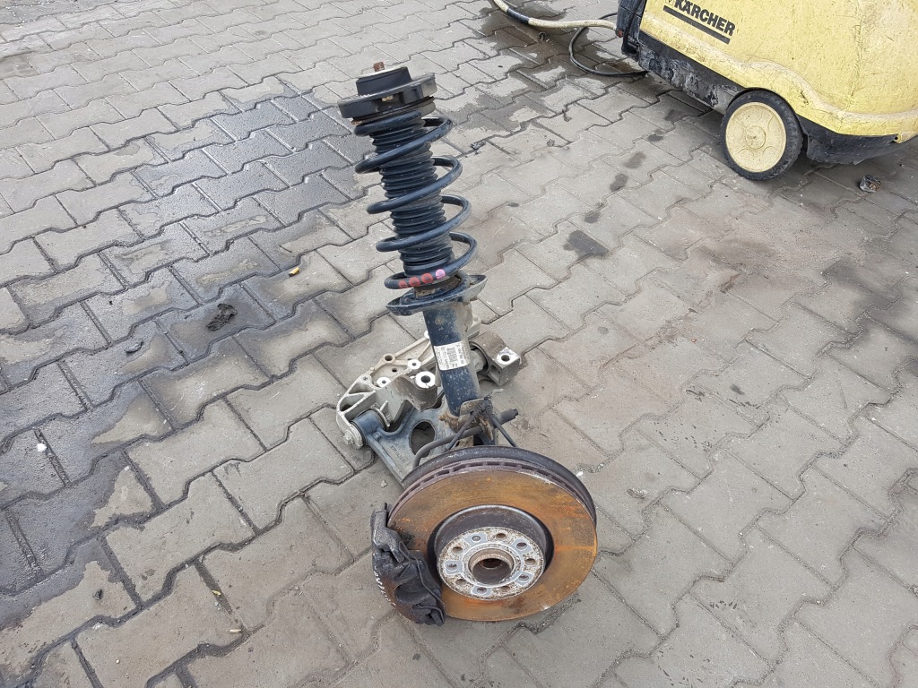 Купить Audi a3 8p рестайлинг  2.0 tdi амортизатор поворотный кулак левая