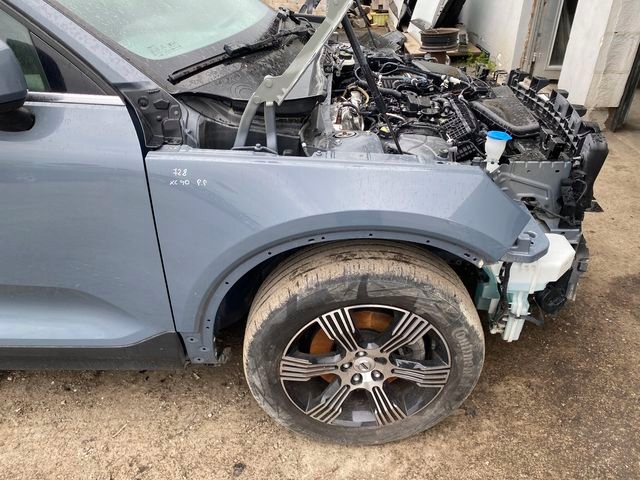 фото №1, Volvo xc40 крыло правый перед передний 728