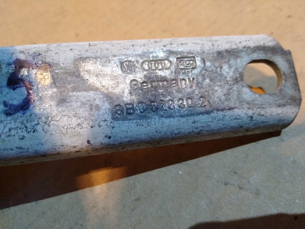 фото №11, Audi a4 b5 lub passat b5 петлі капот комплект 3b0823301 i 3b0823302