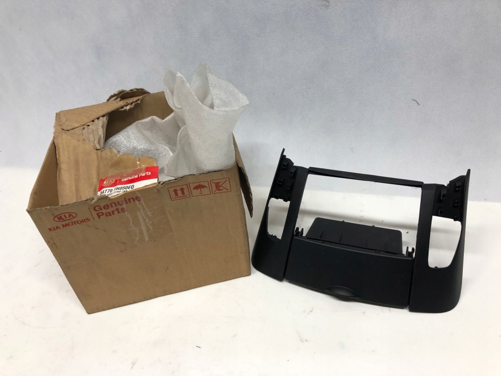 фото №1, Kia ceed i попільничка бардачок рамка 84707-1h050