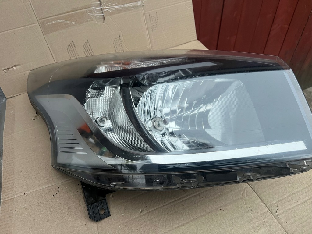 фото №1, Лампа права перед renault trafic iii 14- 260109424r