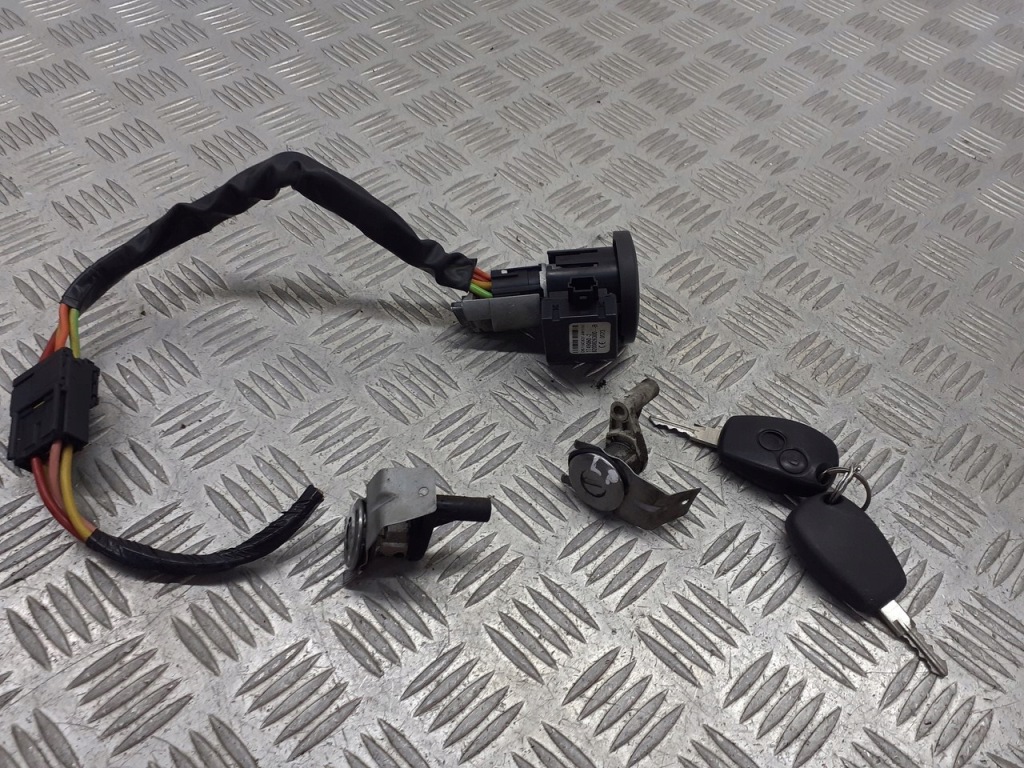 фото №1, Замок запалювання з ключ dacia sandero 1.4 8200826300