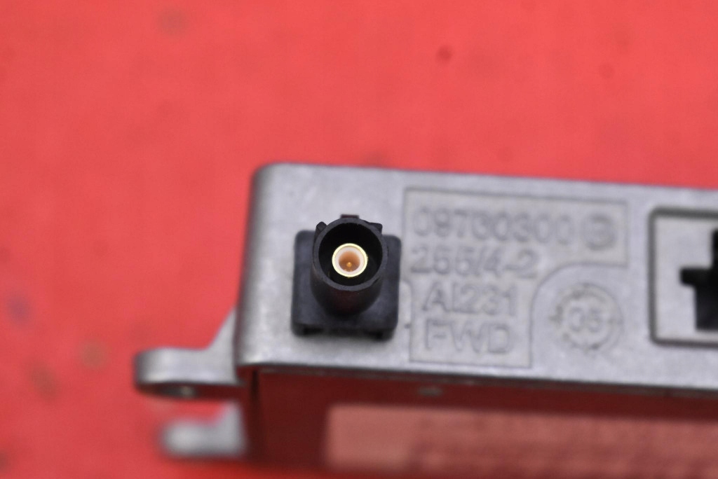 Купити Підсилювач антени 2118200885 mercedes ml w164 05-08