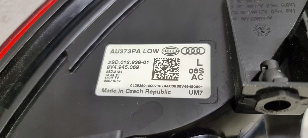 фото №11, Audi оригінальний номер 8v4945069 лампа задня