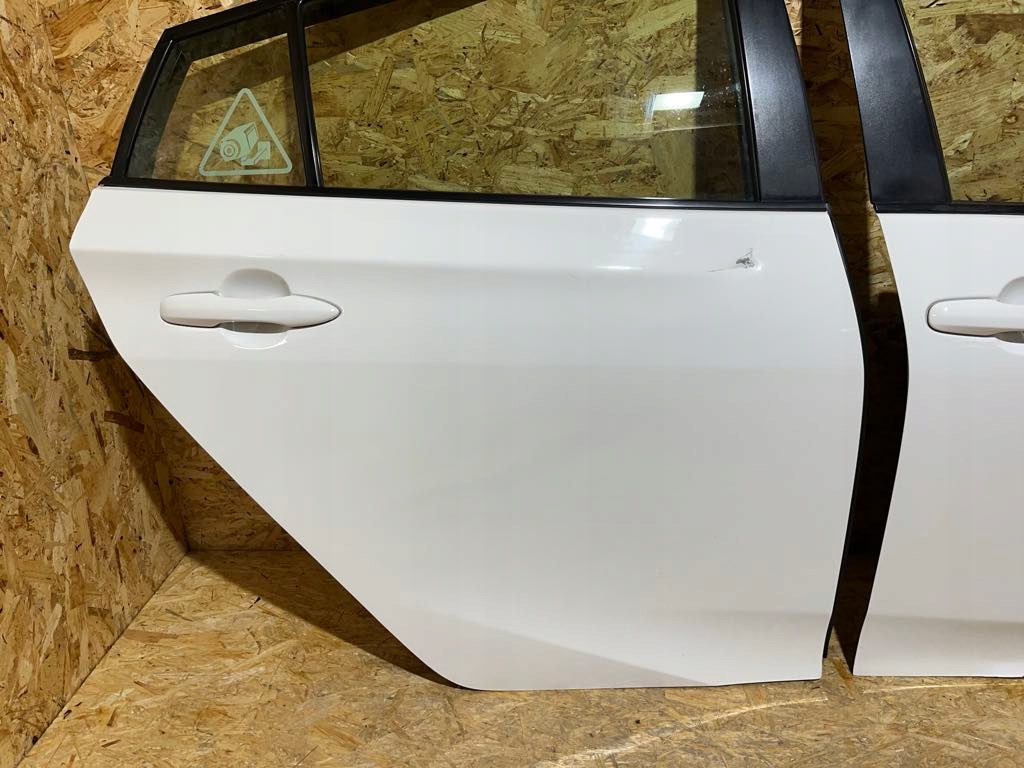 фото №1, Двері праве правий задня задні toyota prius 4 iv 040 демонтаж
