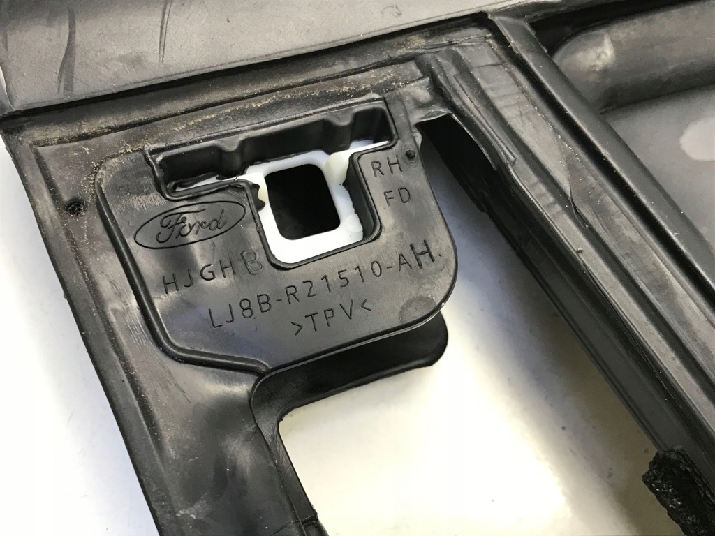 фото №7, Ford mustang mach-e 2023 прокладка стекло дверь правый перед lj8b-r21510-ah