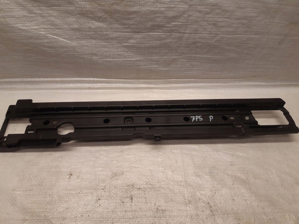 фото №1, Porsche cayenne 7p5 молдинг кронштейн багажника