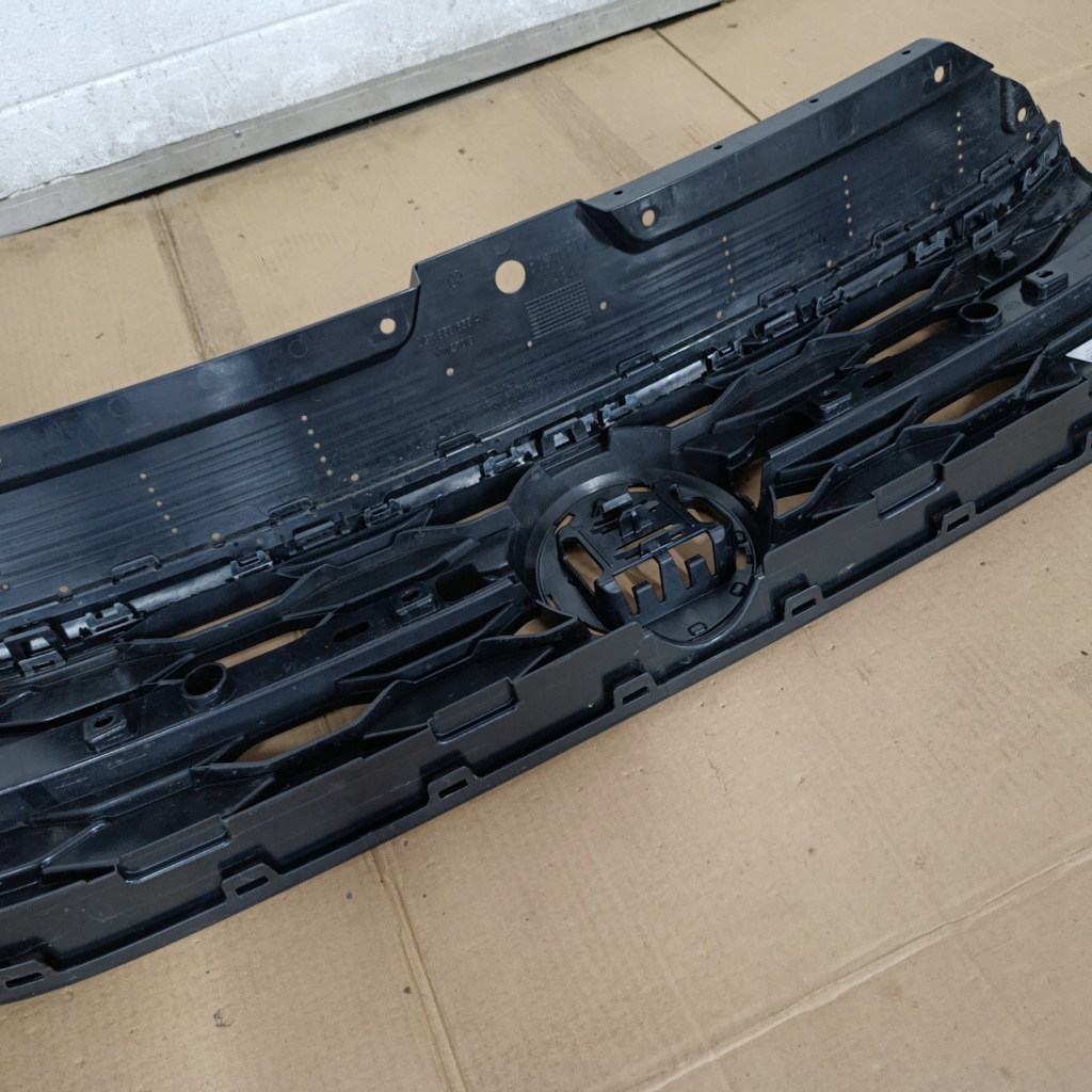 Решітка радіатора решітка  vw taigo r-line 2g7853651 Київ