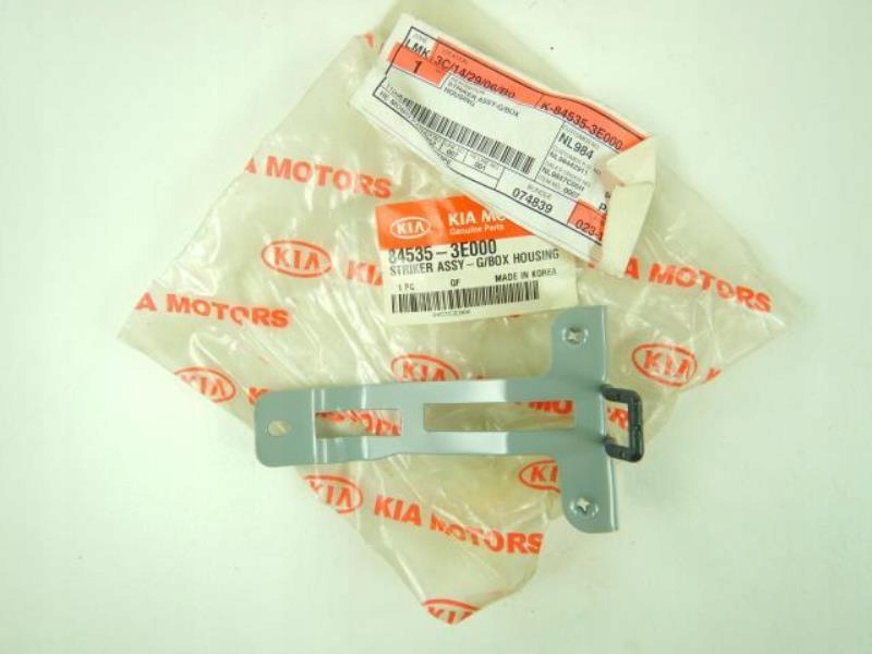 фото №3, Защёлка бардачка kia sorento 03-06 оригинал