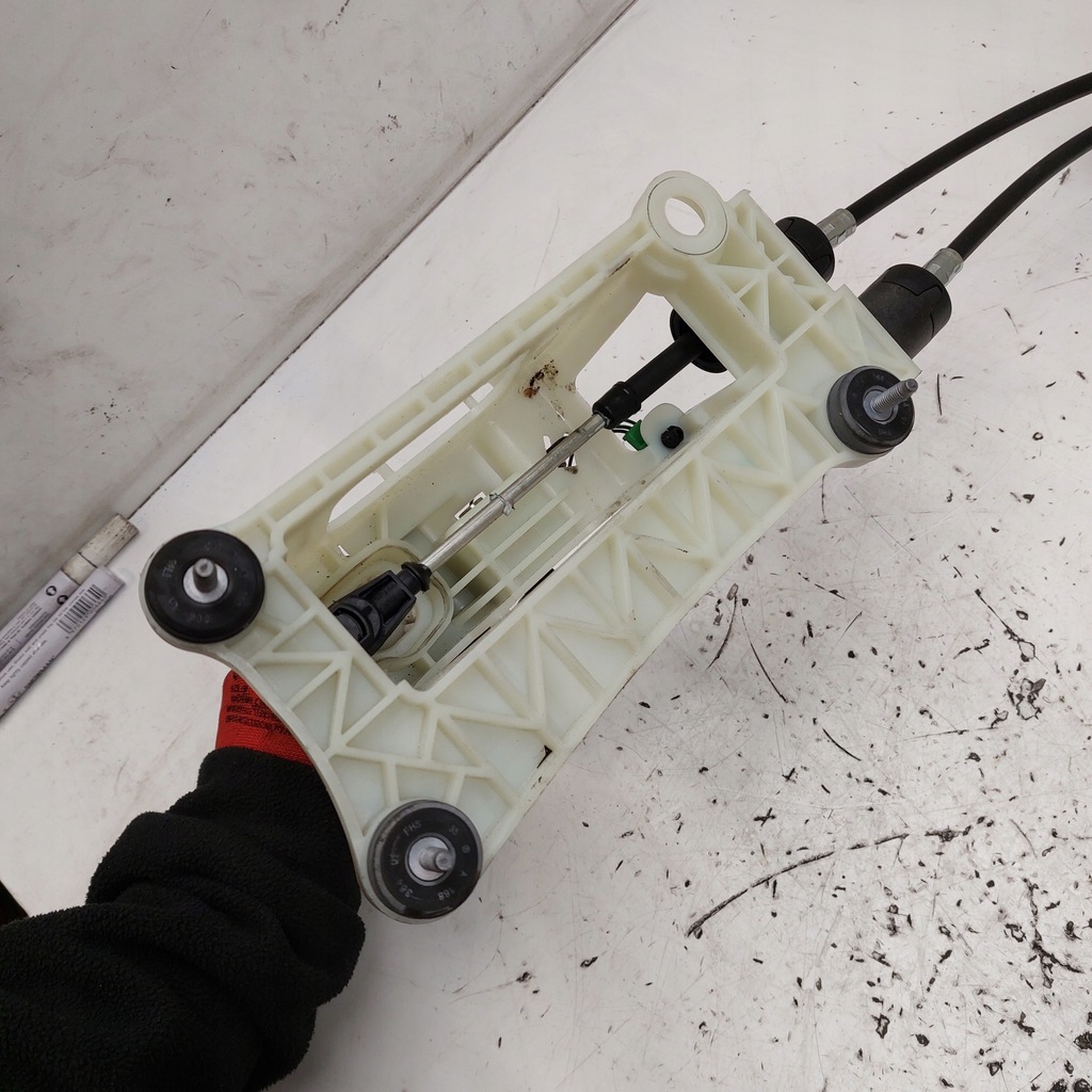 фото №7, Volvo v40 ii 2,0d домкрат выборщик переключения передач 31367579 31325593