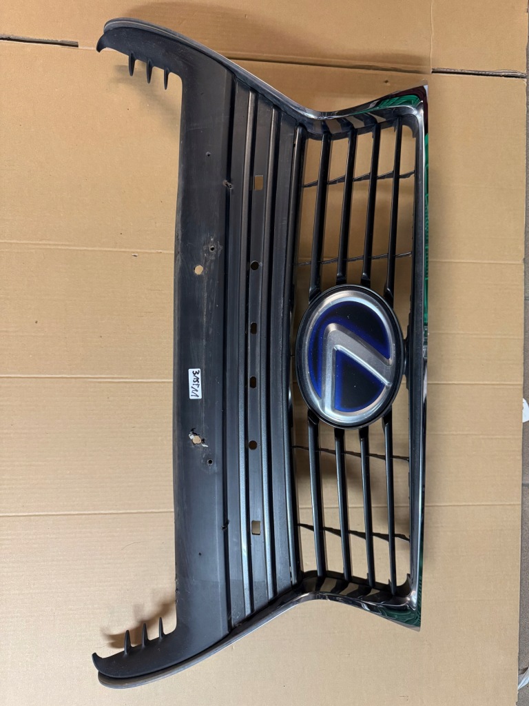 фото №1, Lexus is 2013 решётка радиатора решётка радиатора оригинал