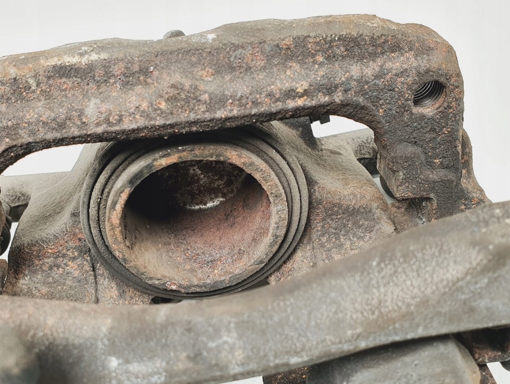 фото №5, Супорт гальмівний правий перед mercedes w176 1.6 cgi