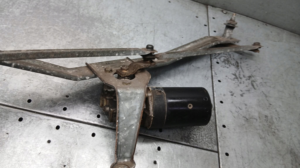 Механізм двірники vw polo 2 fl 1.3b 94r hb 0390246133 Зі Шроту