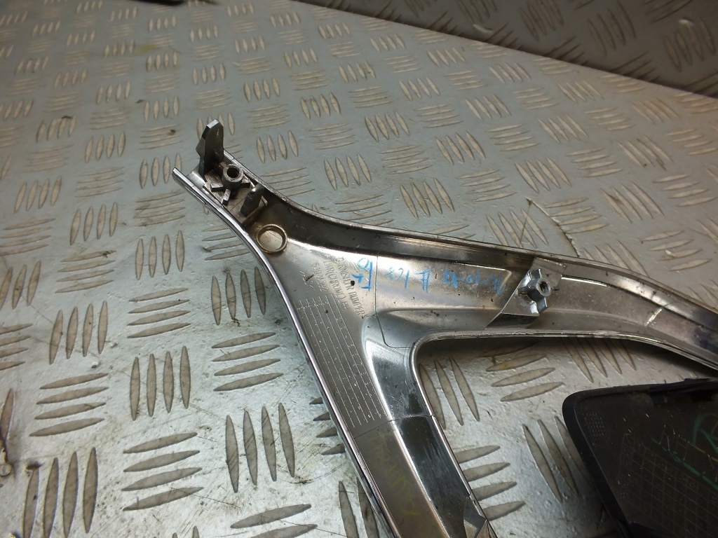 фото №7, Space star ii lift хром молдинг решётка бампера перед правая