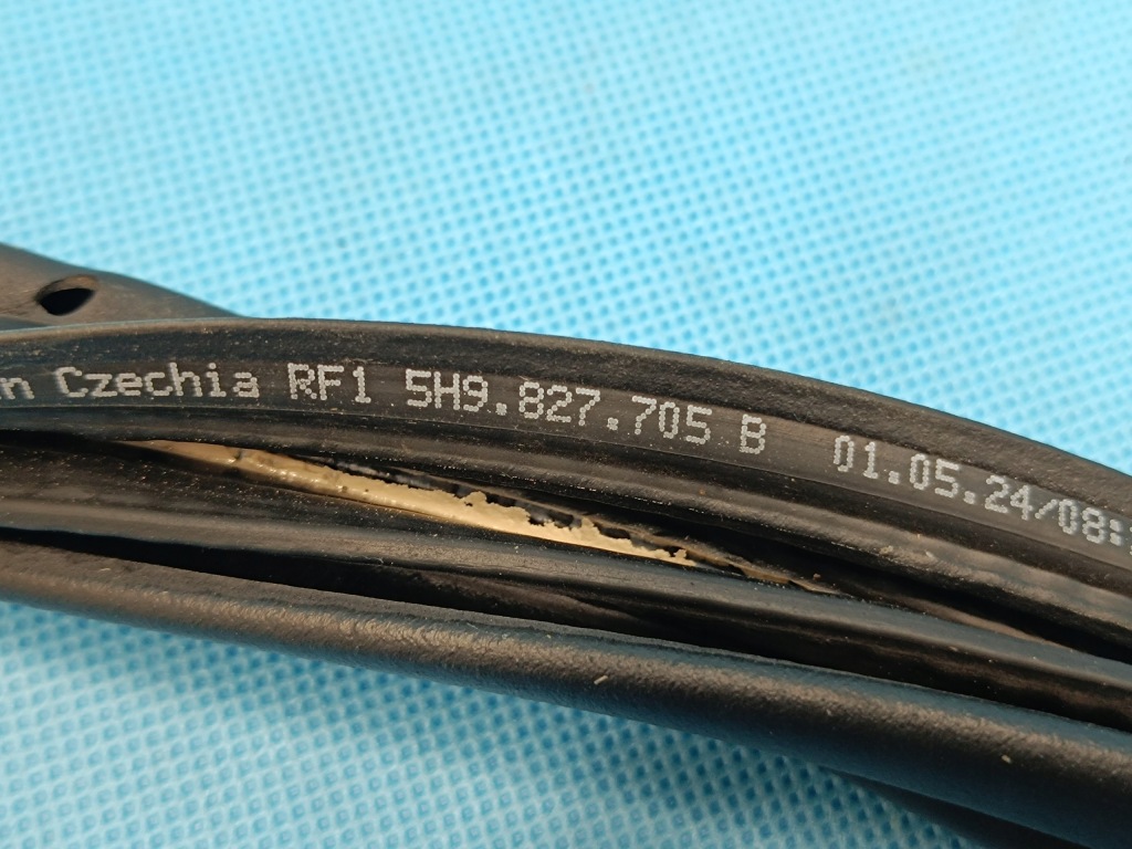 фото №9, Vw golf 8 variant lift 1.5 tsi 110kw 2024 r прокладка багажника 5h9827705b