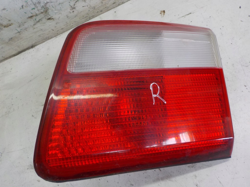фото №1, Opel omega лампа задня права