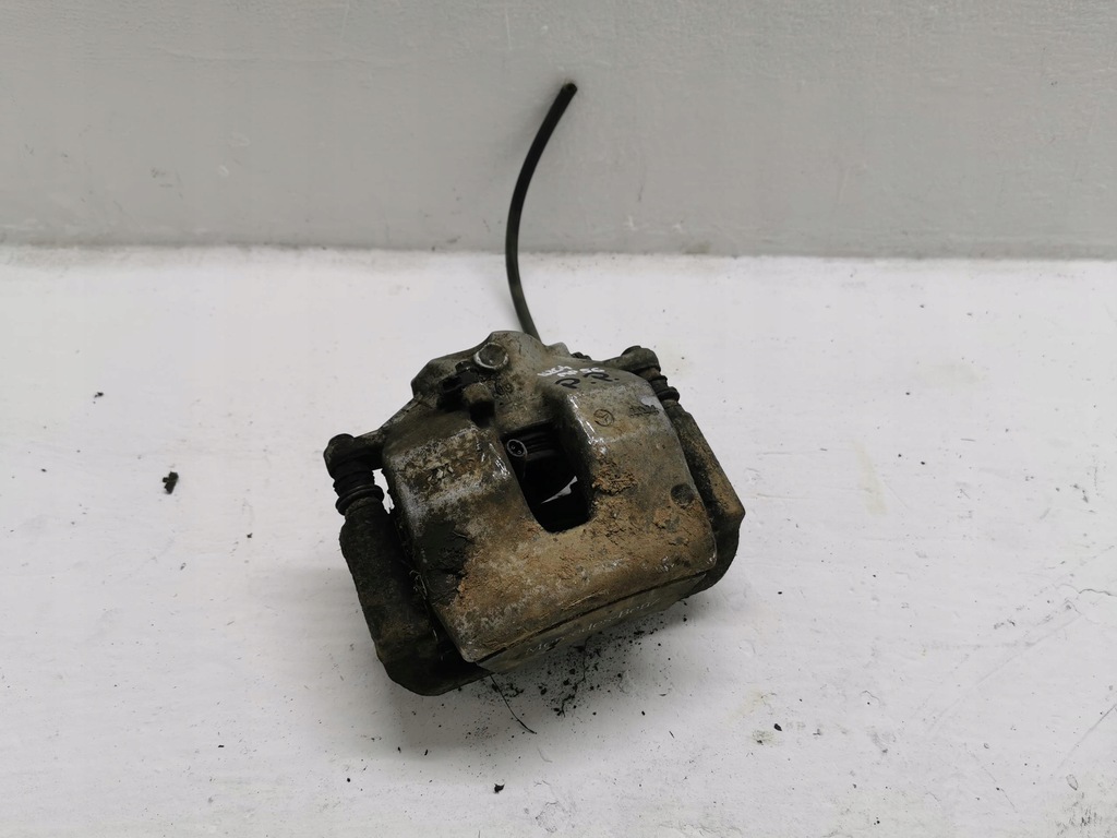 фото №1, Суппорт тормозной правый перед mercedes c-klasa w204