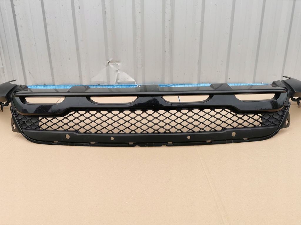 фото №9, Mercedes glb w247 x247 19-23 решётка средняя бампера передний спойлер