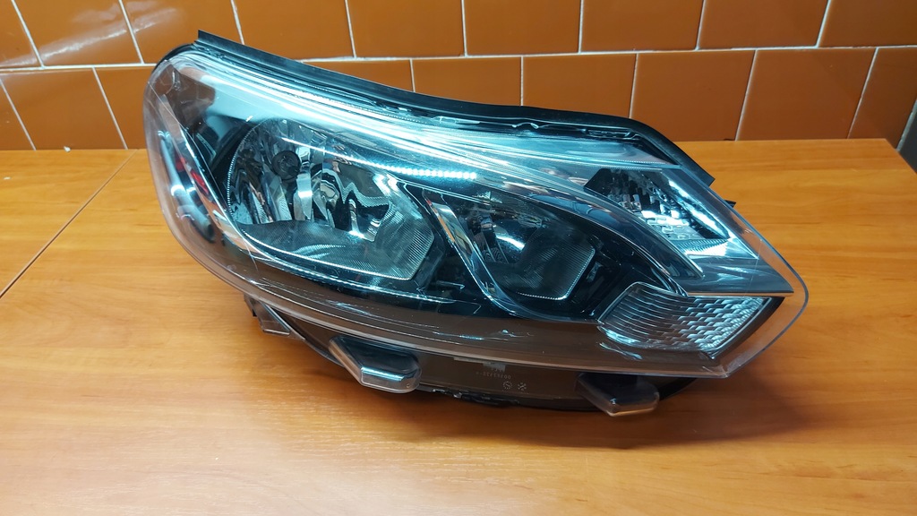 фото №1, Фара лампа правая правый перед toyota proace ii 16-