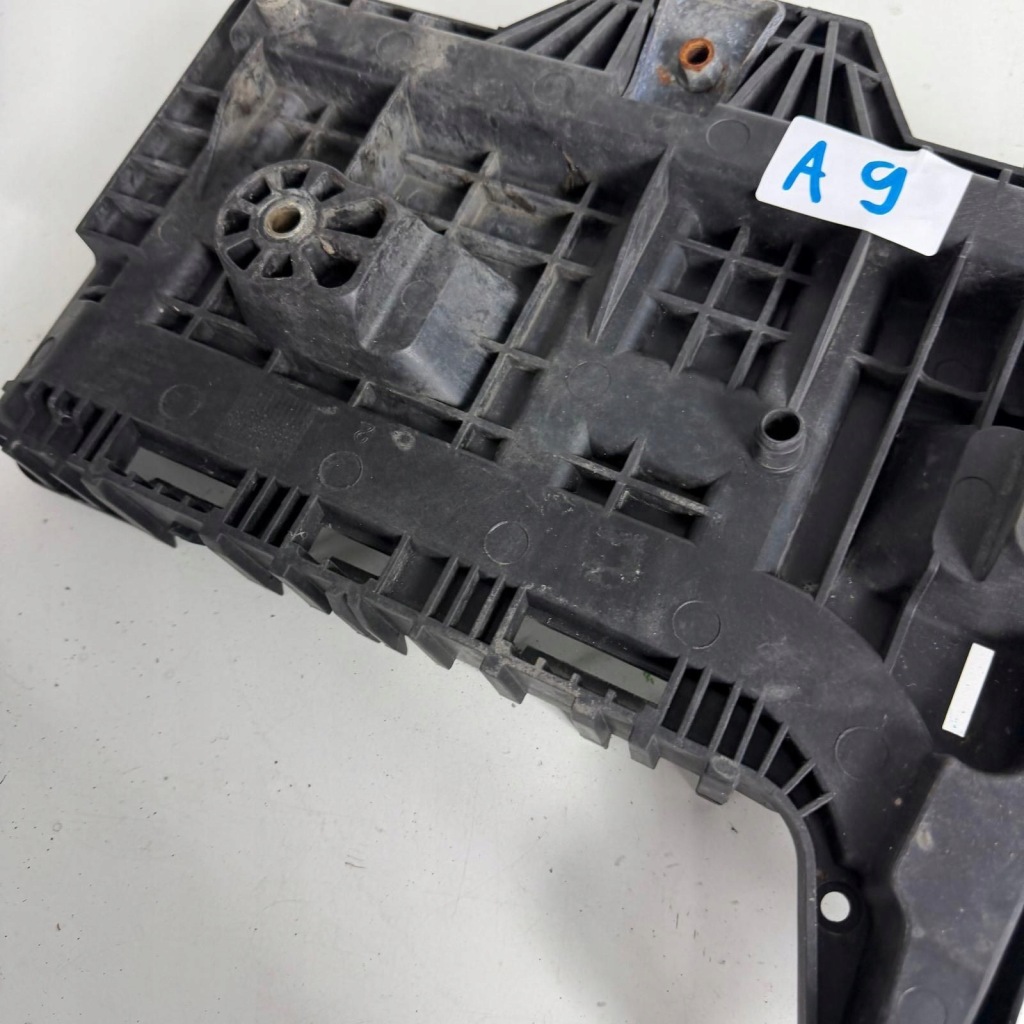 Основание корпус кронштейн аккумулятор audi a3 8p vw golf 5 v оригинальный номер 1k0915333 в Украине